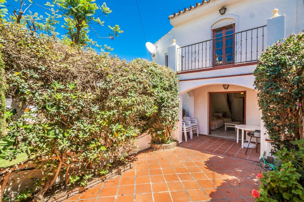 Townhouse Elviria Málaga - image 2