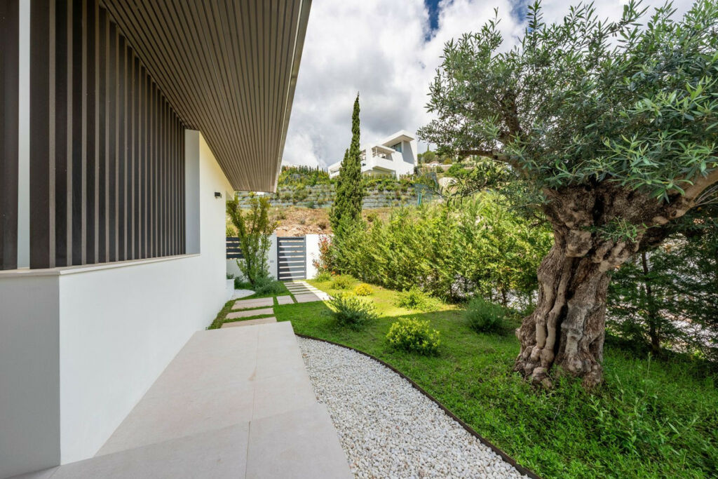 Detached Villa La Quinta Málaga - image 2