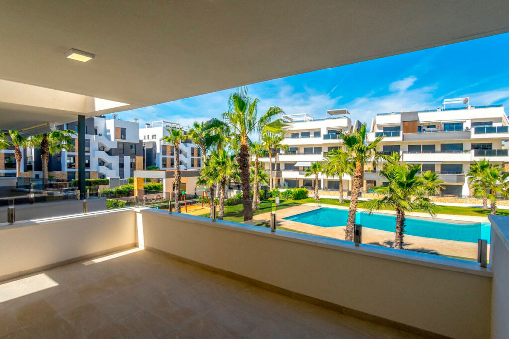 Middle Floor Apartment Los Altos Alicante - image 2