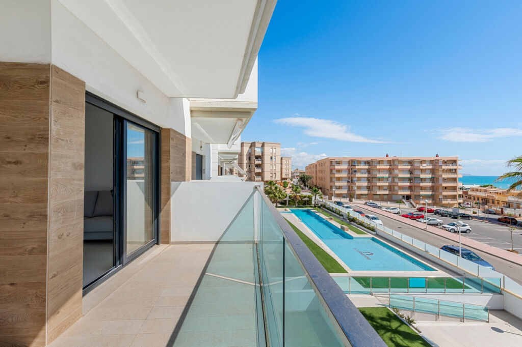 Middle Floor Apartment Guardamar del Segura Alicante - image 2