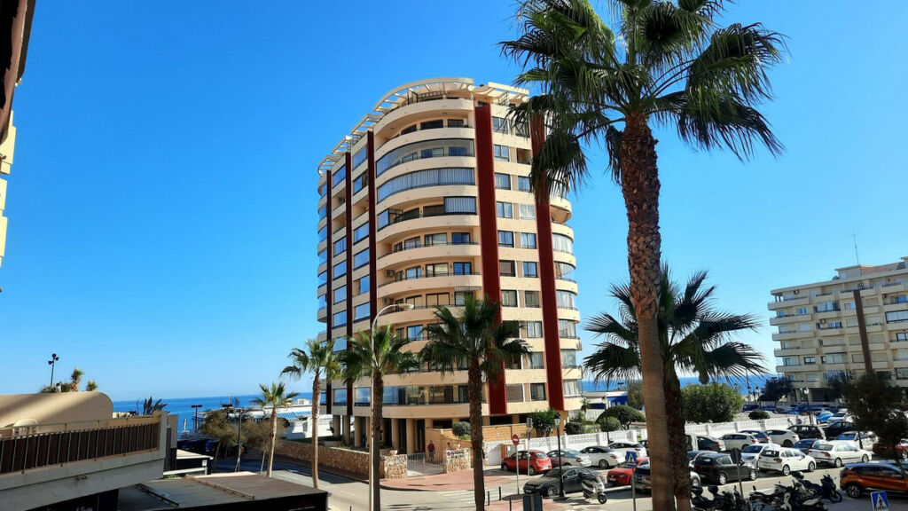 Middle Floor Apartment Fuengirola Málaga - image 2