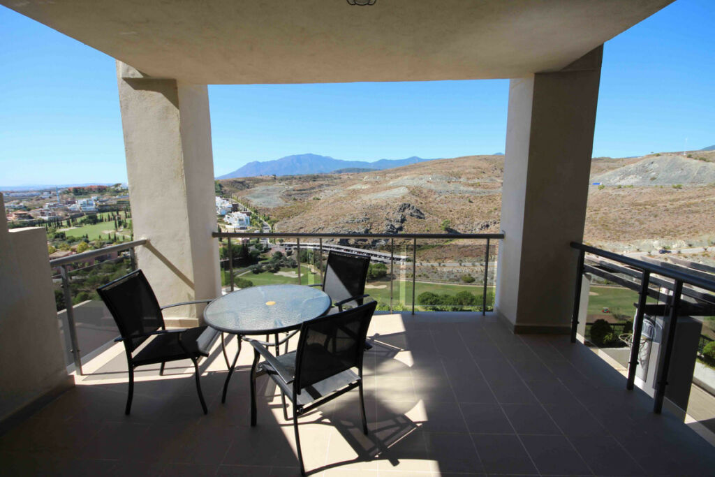 Middle Floor Apartment Benahavís Málaga - image 4