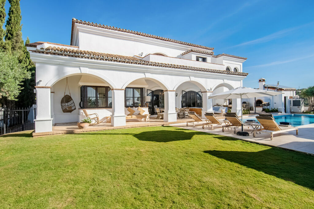 Detached Villa Elviria Málaga - image 2