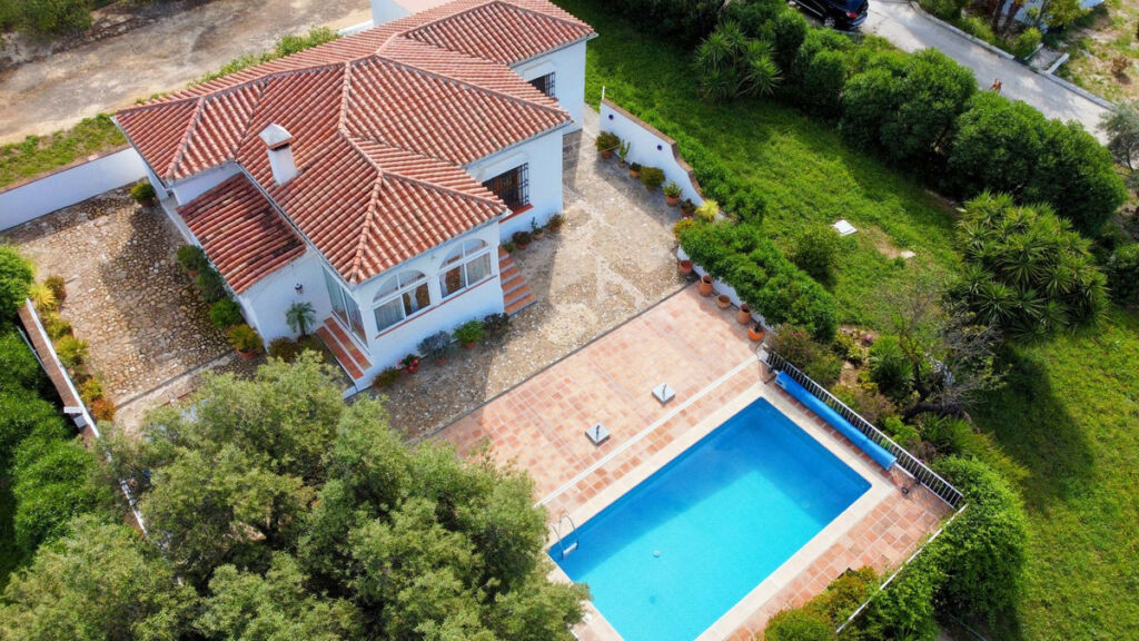 Detached Villa Almogía Málaga - image 2