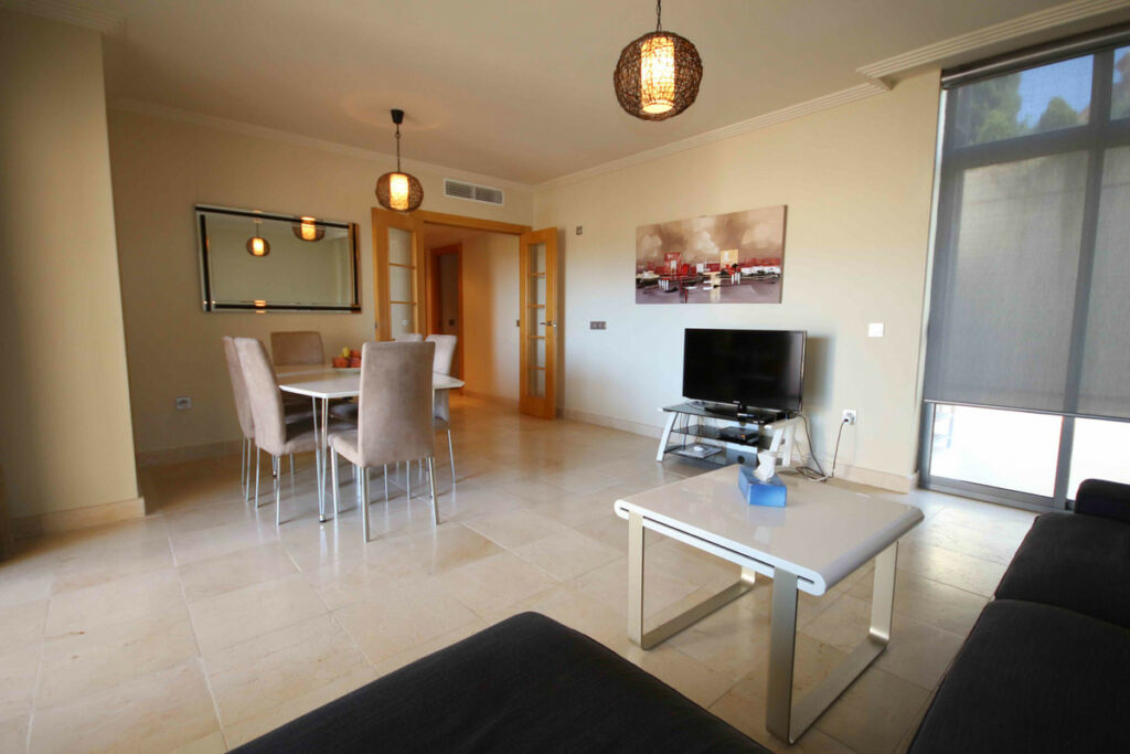 Middle Floor Apartment Benahavís Málaga - image 4