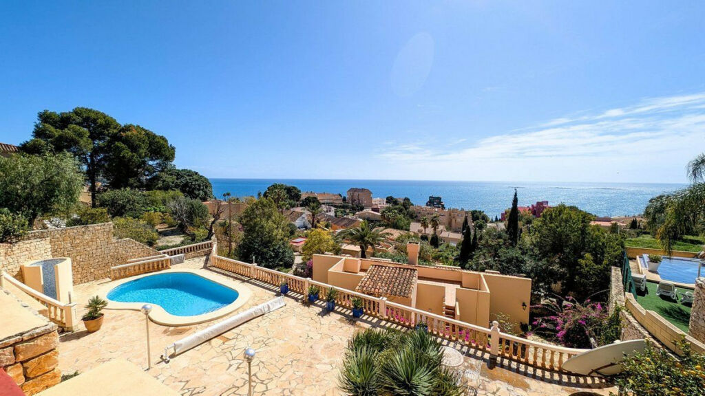 Detached Villa Calpe Alicante - image 2