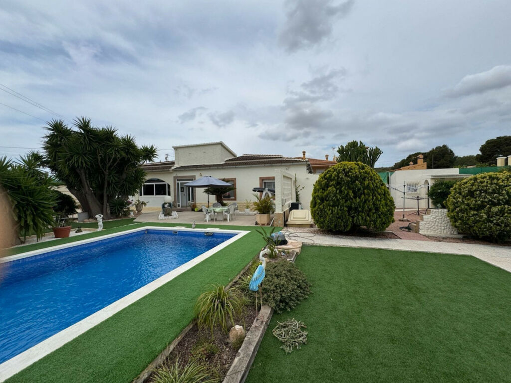 Detached Villa La Marina Alicante