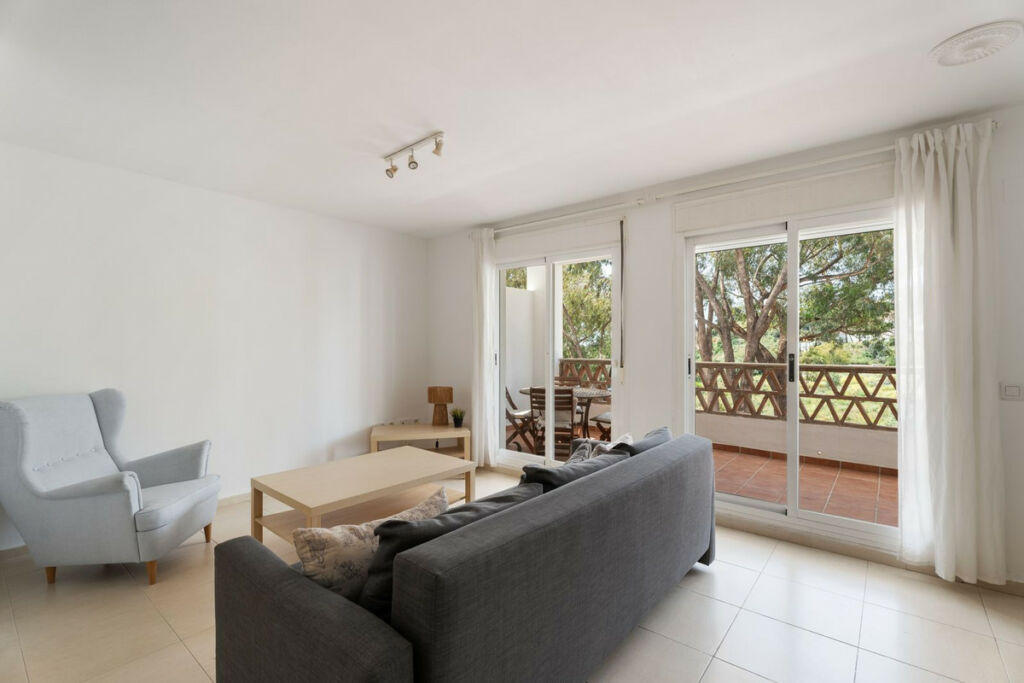 Middle Floor Apartment Torrequebrada Málaga - image 2