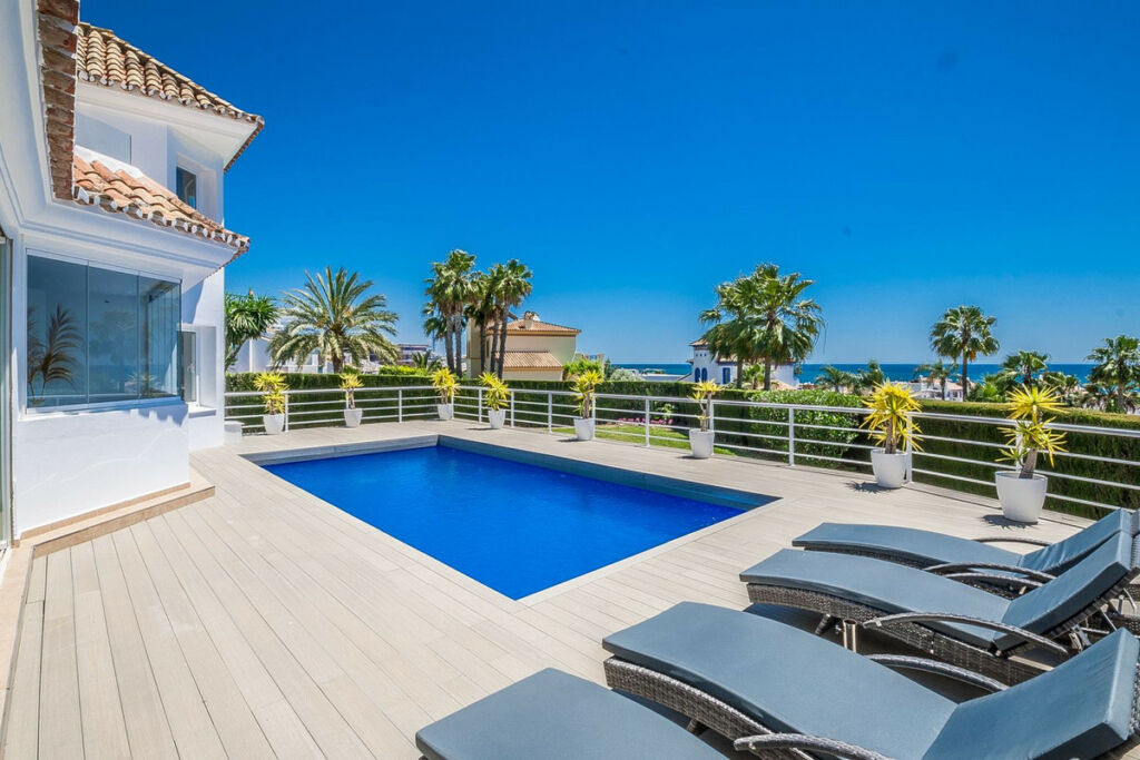Detached Villa Estepona Málaga - image 2