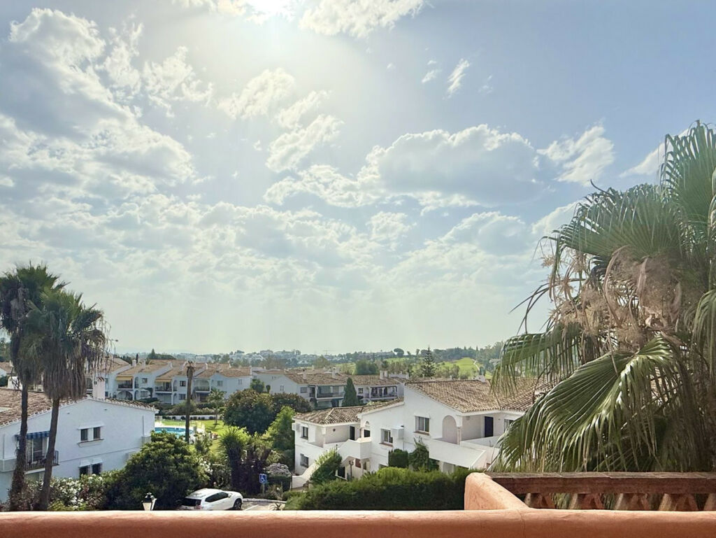 Top Floor Apartment Benahavís Málaga - image 2