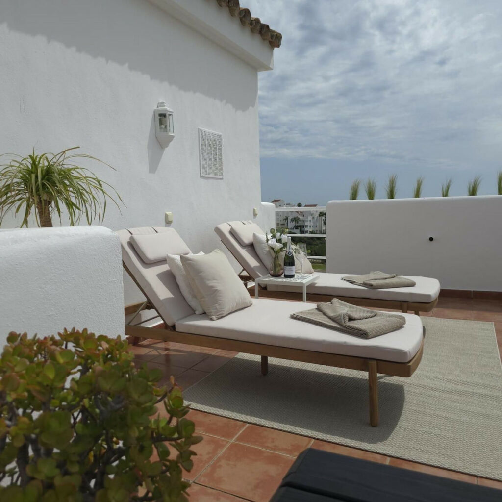 Middle Floor Apartment Valle Romano Málaga - image 2