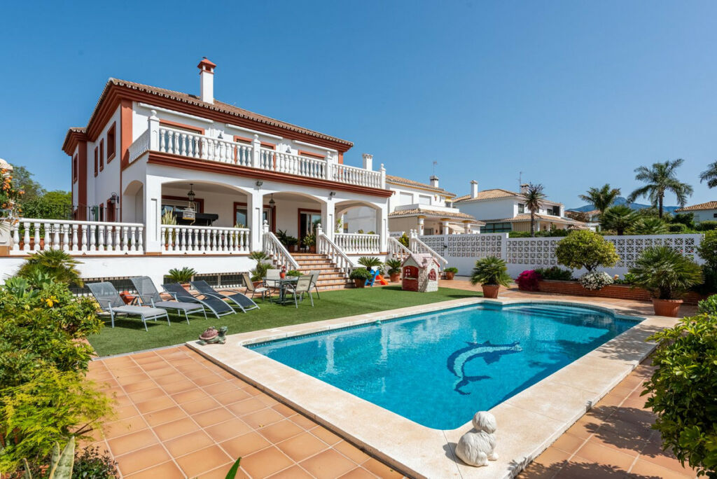 Detached Villa San Pedro de Alcántara Málaga - image 2