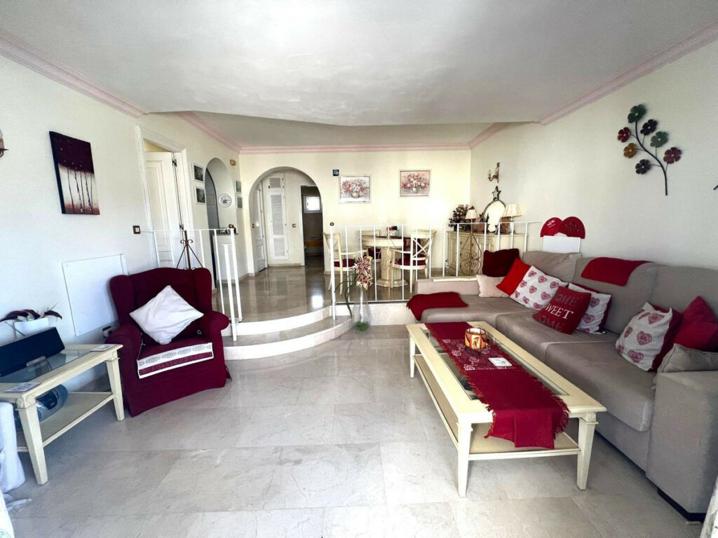 Middle Floor Apartment El Paraiso Málaga - image 2