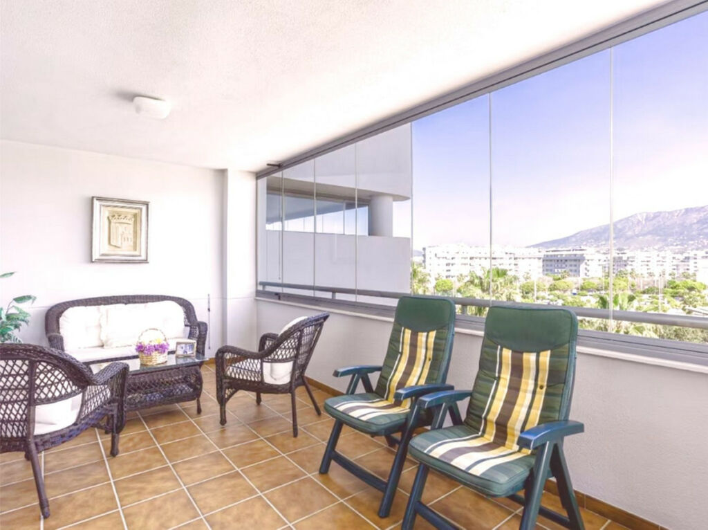 Middle Floor Apartment Fuengirola Málaga - image 2