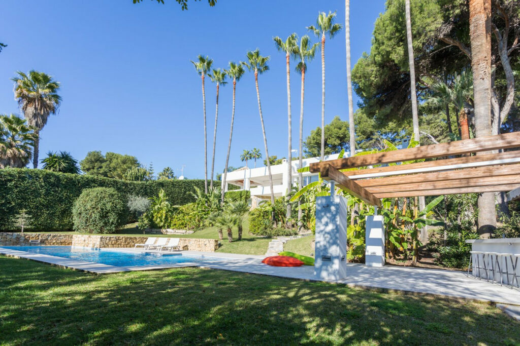 Detached Villa Marbella Málaga - image 2