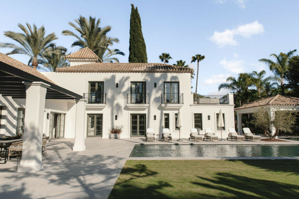 Detached Villa Nueva Andalucía Málaga - image 2