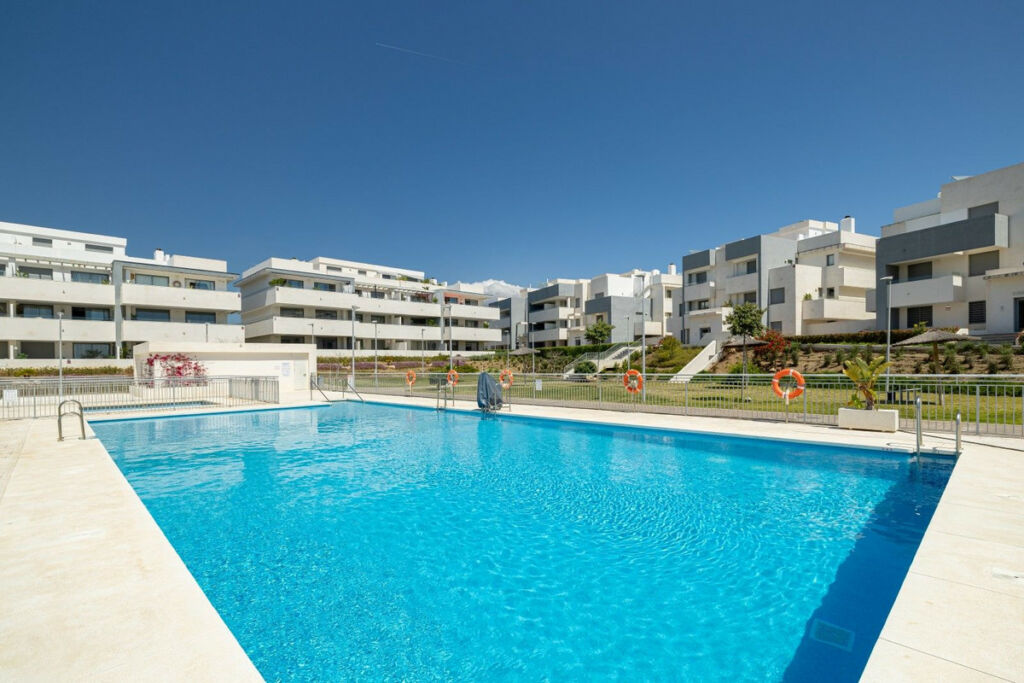 Ground Floor Apartment Estepona Málaga - image 2