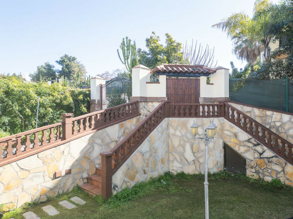 Detached Villa San Pedro de Alcántara Málaga - image 4
