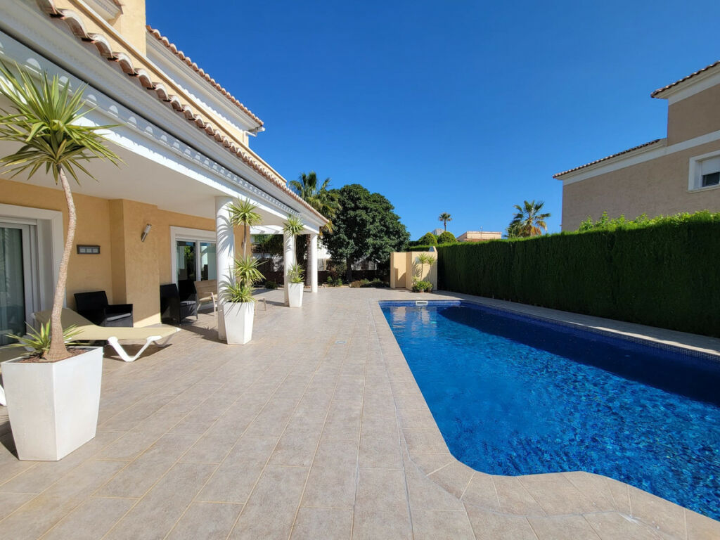 Detached Villa Calpe Alicante - image 2