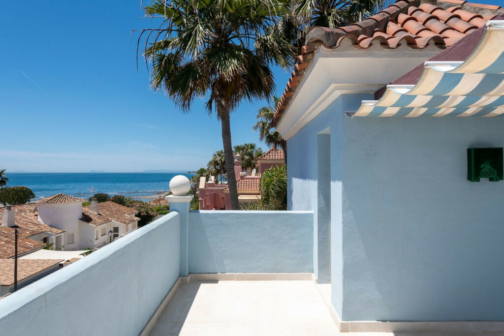 Detached Villa Cortijo Blanco Málaga - image 2