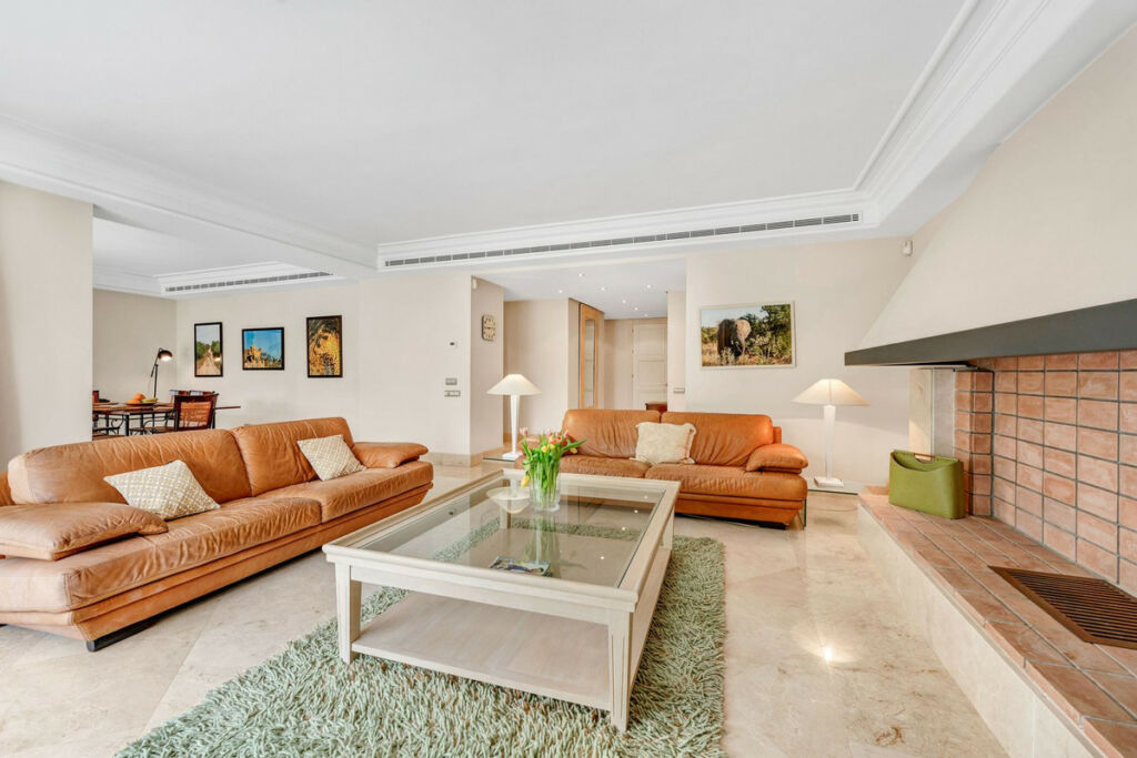 Ground Floor Apartment Los Monteros Málaga - image 2