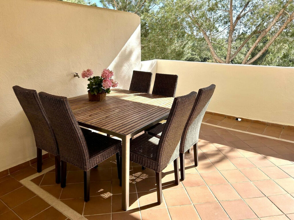 Middle Floor Apartment Elviria Málaga - image 4
