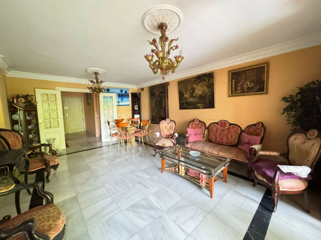 Middle Floor Apartment Marbella Málaga - image 2