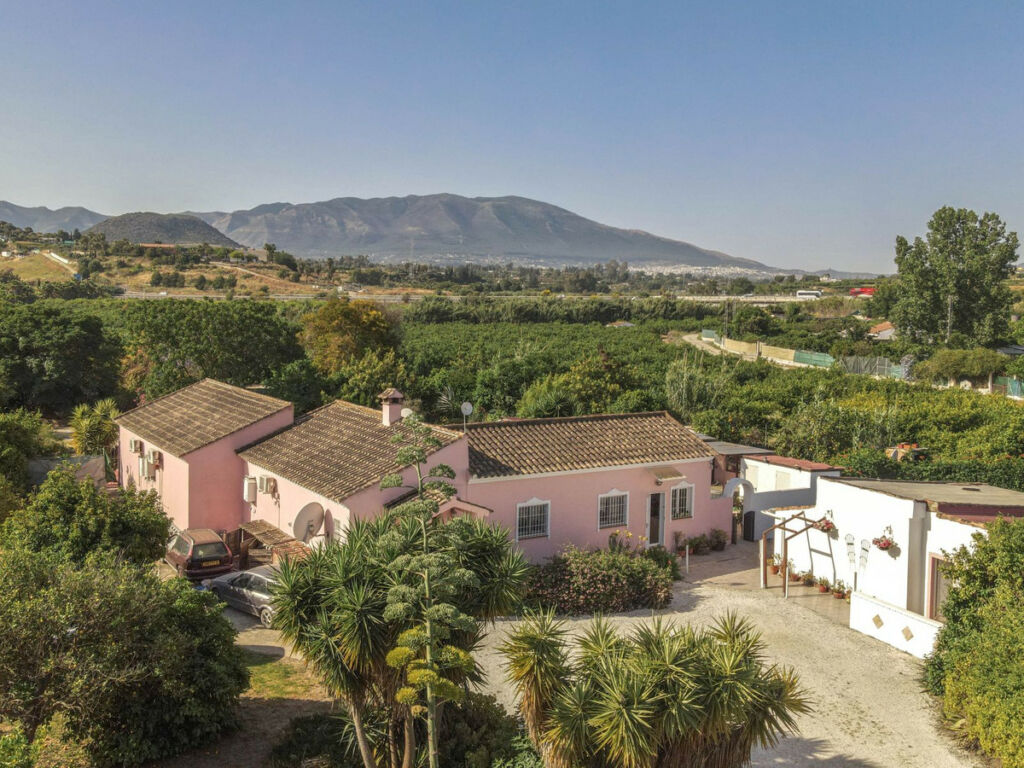 Detached Villa Cártama Málaga - image 2