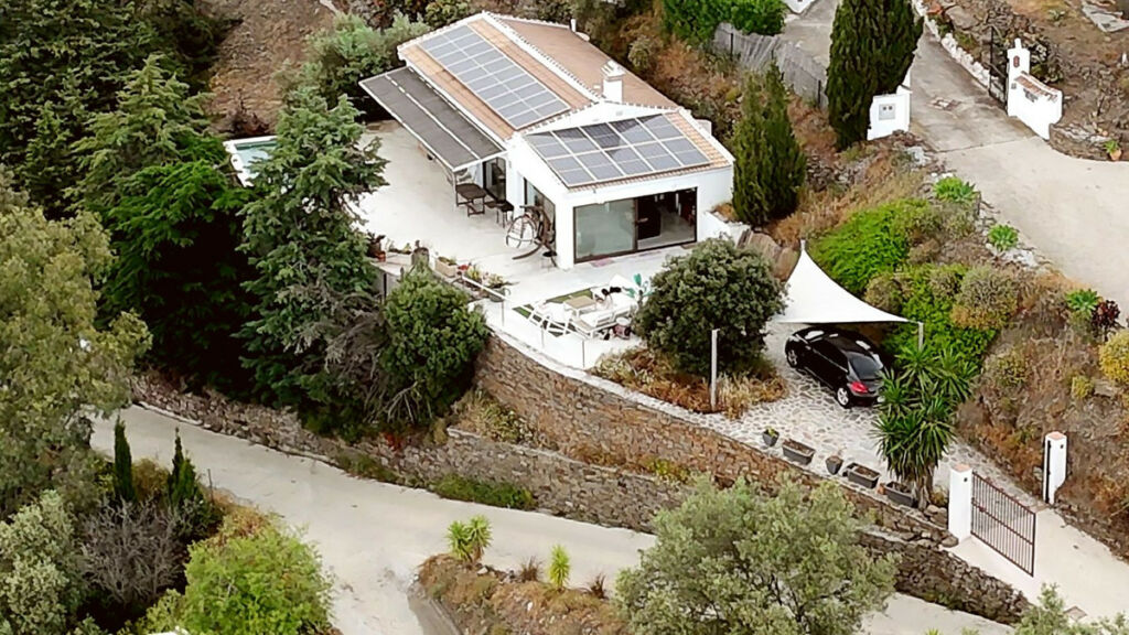 Detached Villa Sayalonga Málaga - image 2