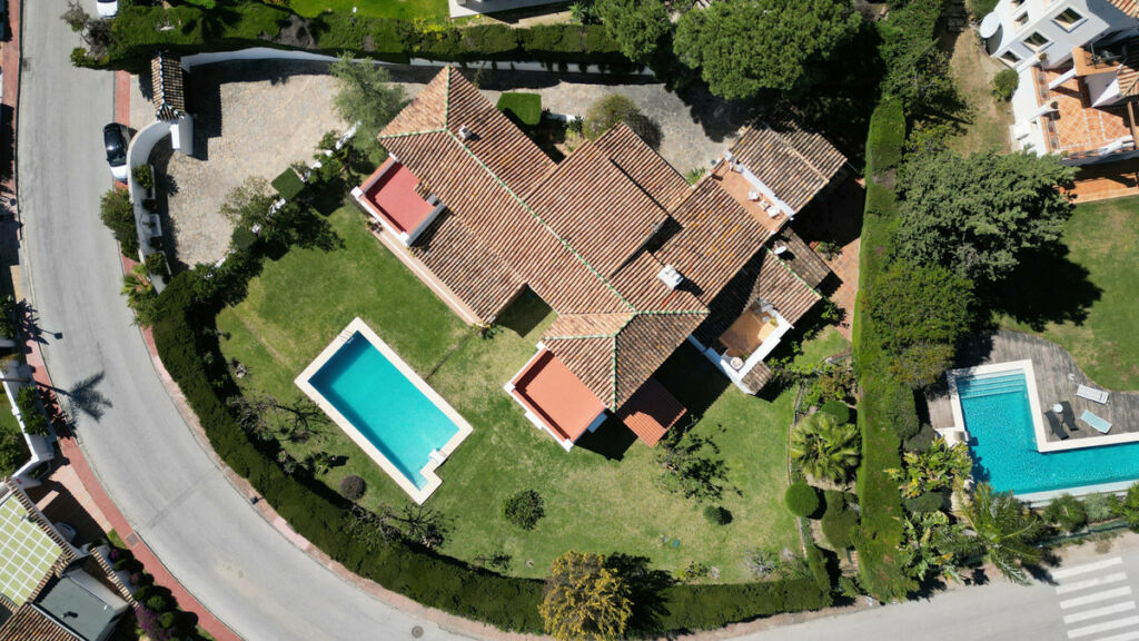 Detached Villa Las Brisas Málaga - image 2