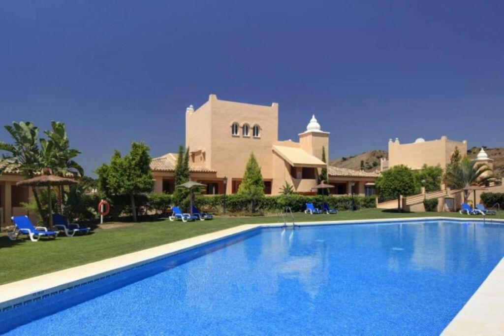 Ground Floor Apartment Elviria Málaga - image 2