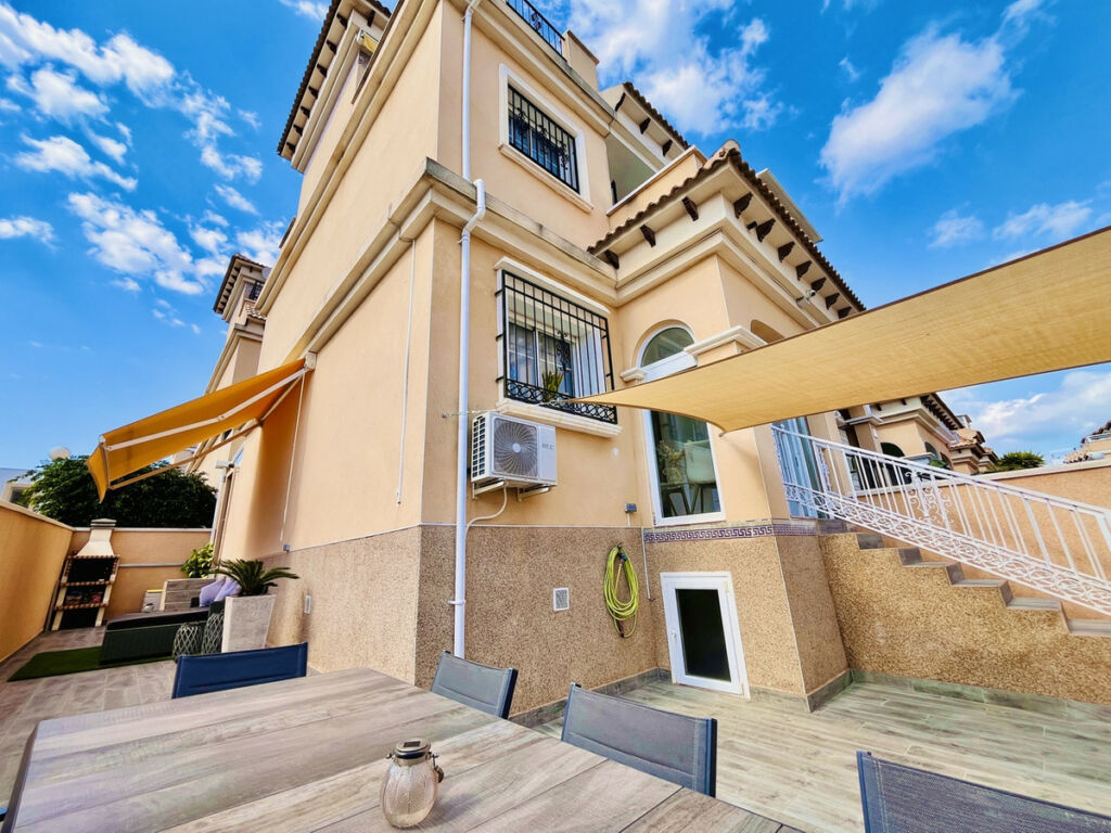 Townhouse Villamartin Alicante