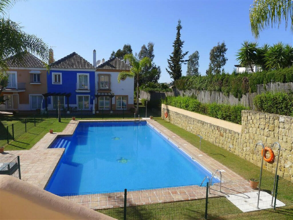 Townhouse Aloha Málaga - image 2