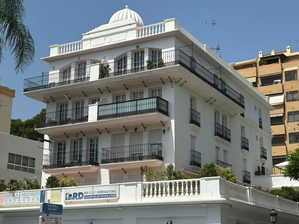 Middle Floor Apartment Marbella Málaga - image 3