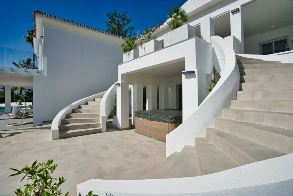 Detached Villa Atalaya Málaga - image 4