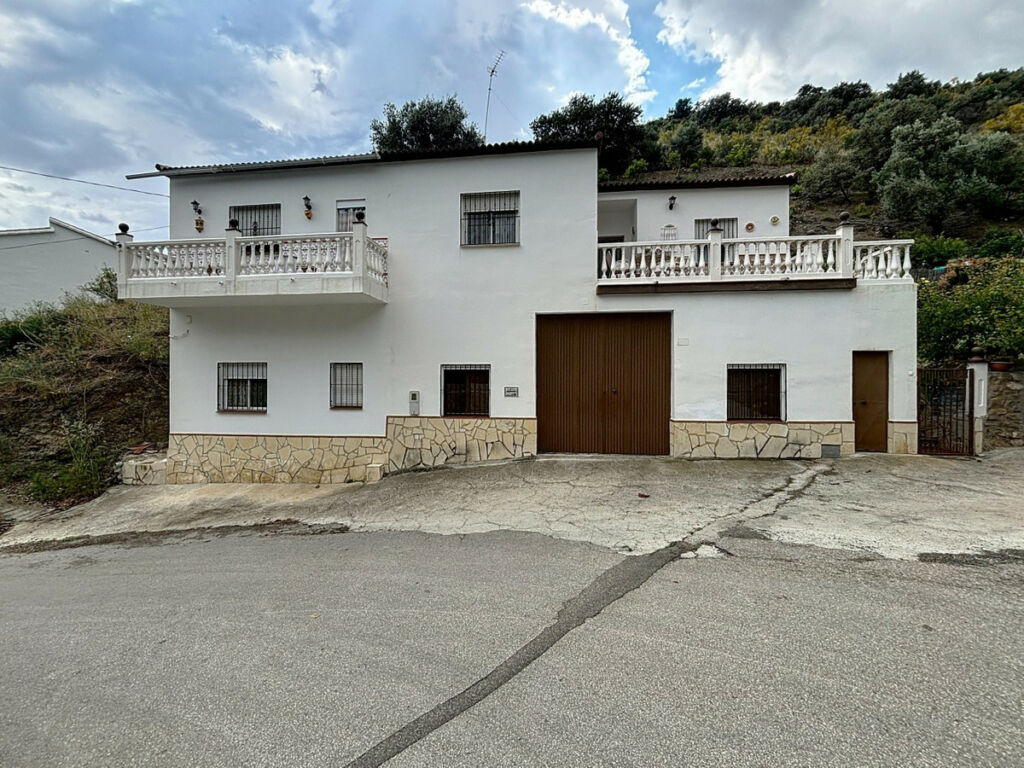 Detached Villa La Viñuela Málaga - image 2