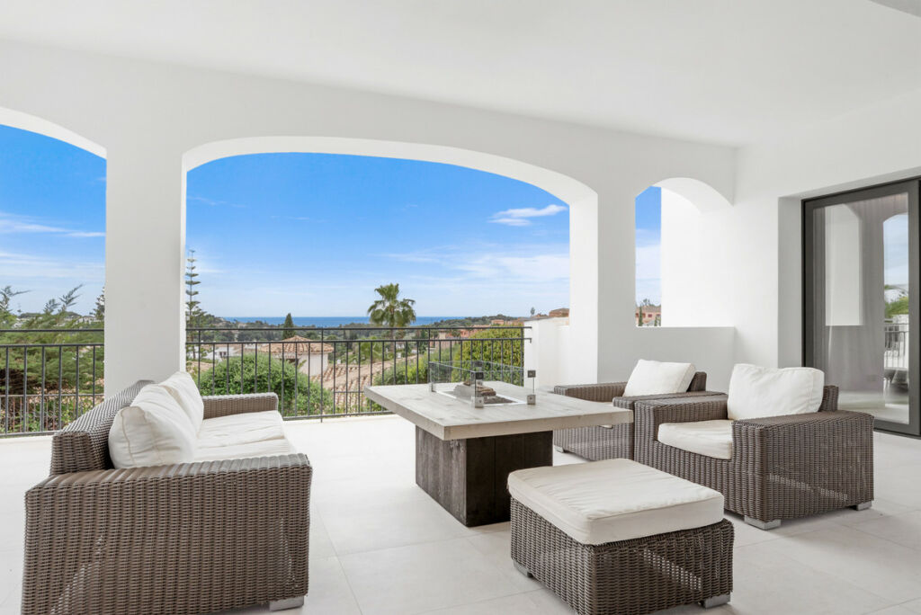 Detached Villa Benahavís Málaga - image 3