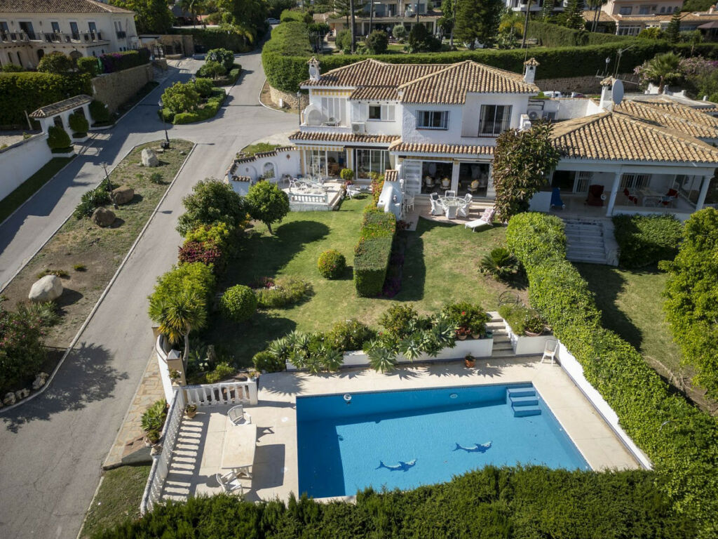 Townhouse El Paraiso Málaga - image 2