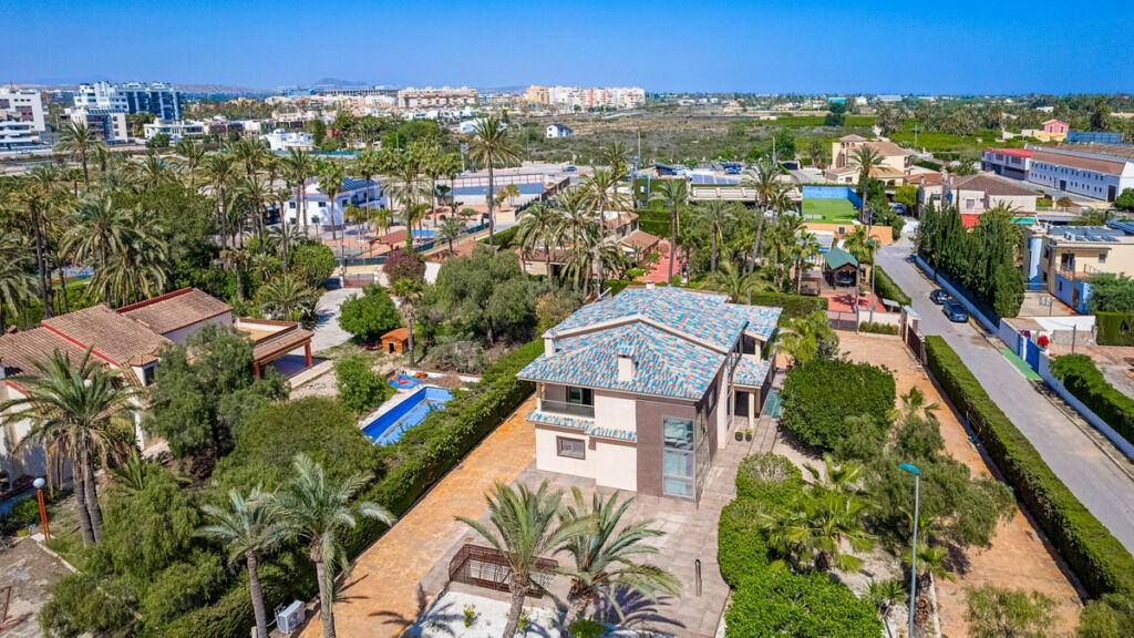 Detached Villa Elche Alicante - image 2