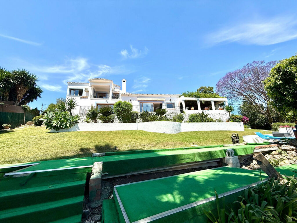 Detached Villa Guadalmina Alta Málaga - image 2