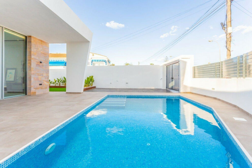 Detached Villa Torrevieja Alicante - image 2