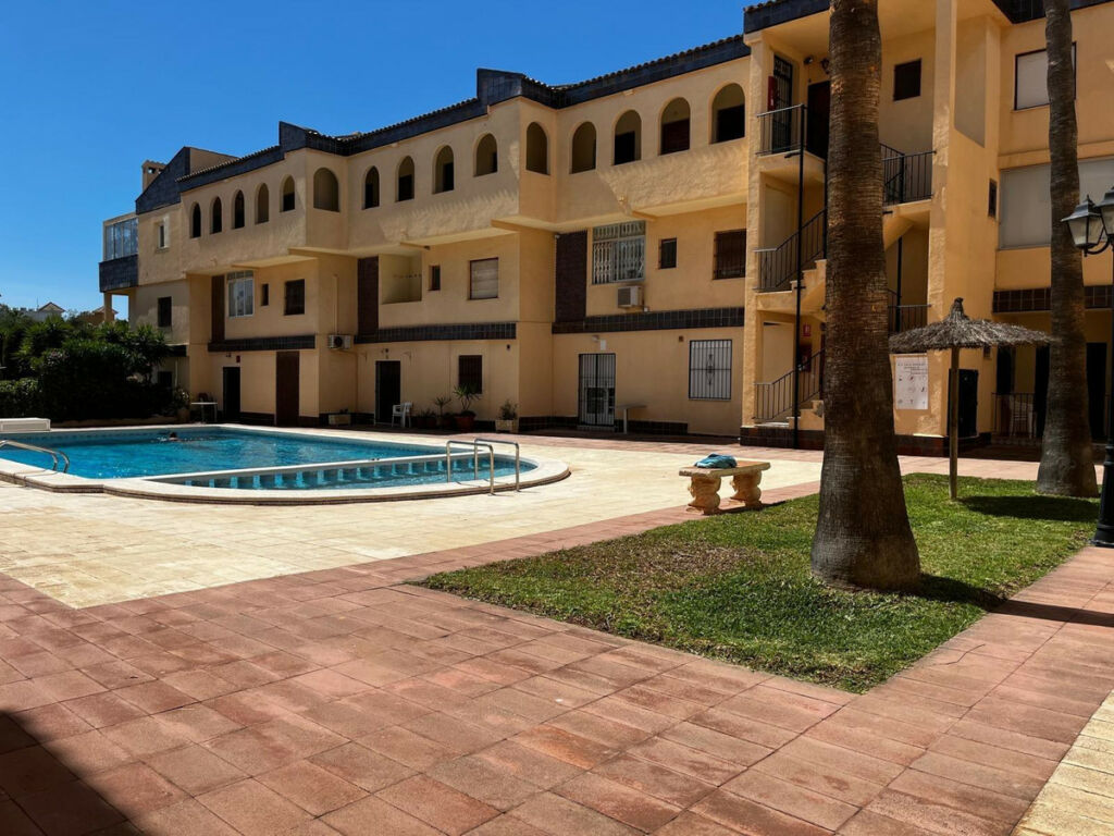 Middle Floor Apartment Punta Prima Alicante - image 2