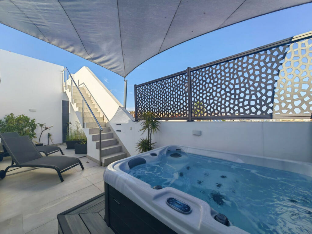 Detached Villa Estepona Málaga - image 2