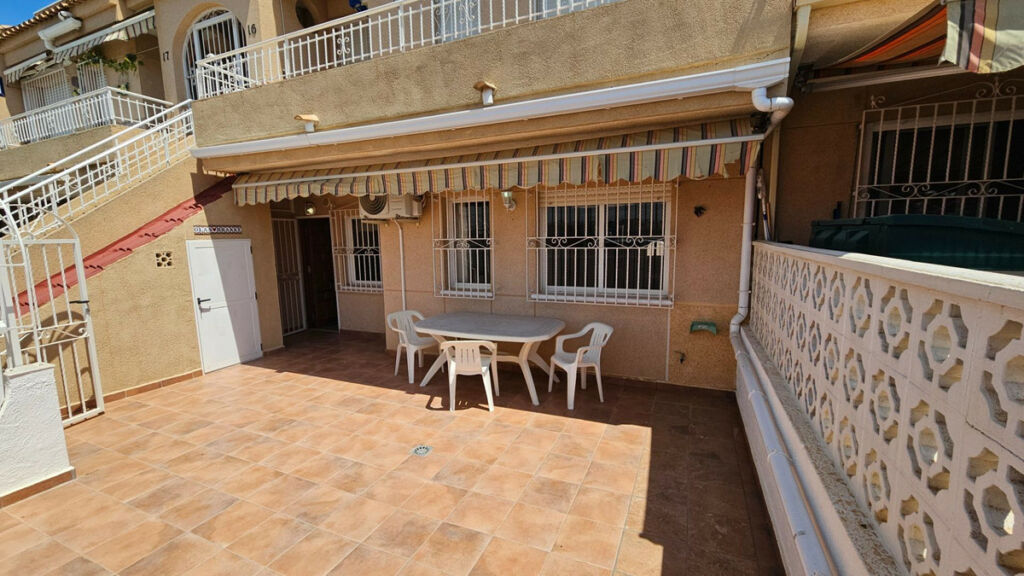 Bungalow Torrevieja Alicante - image 2