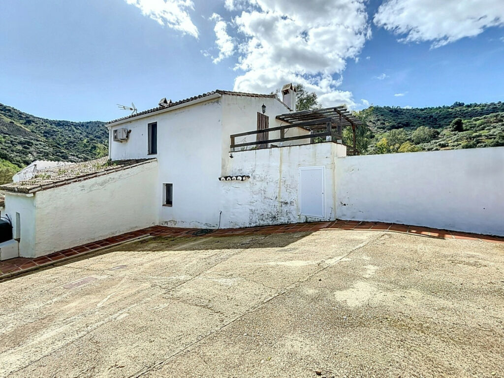 Detached Villa Comares Málaga - image 2