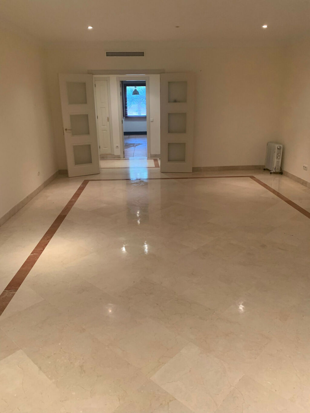 Ground Floor Apartment Bahía de Marbella Málaga - image 2