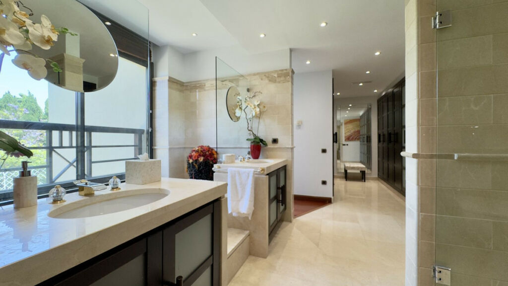 Middle Floor Apartment Puerto Banús Málaga - image 20