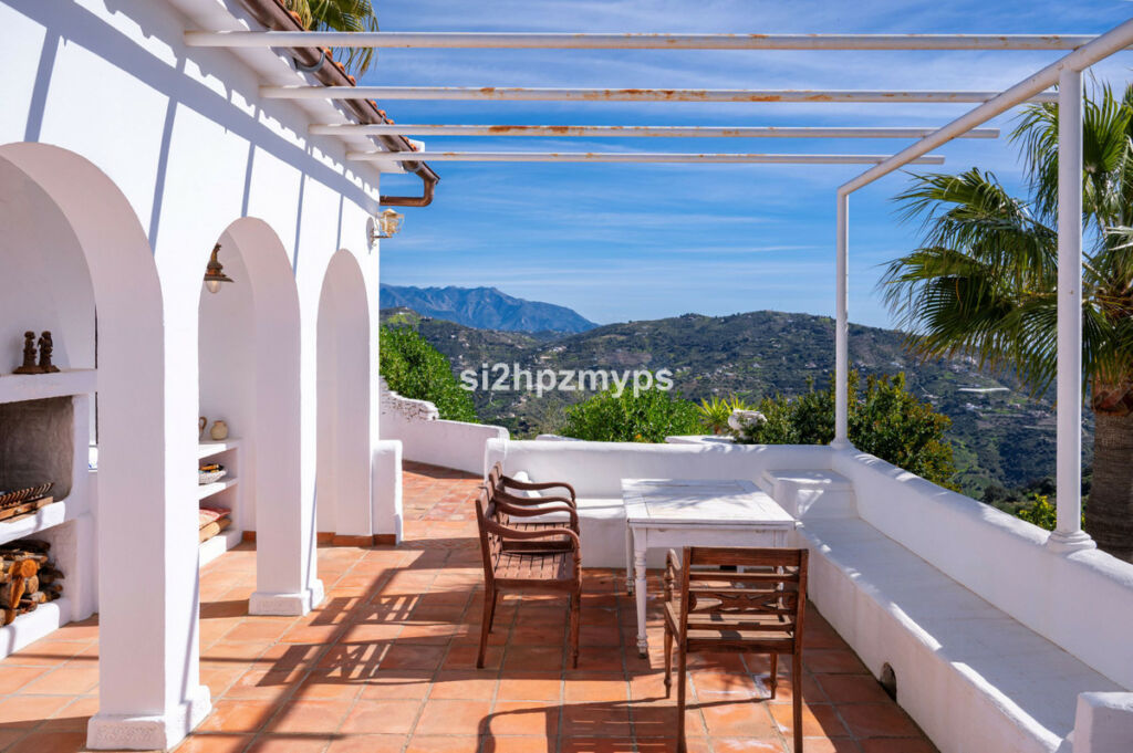 Detached Villa Sayalonga Málaga - image 20