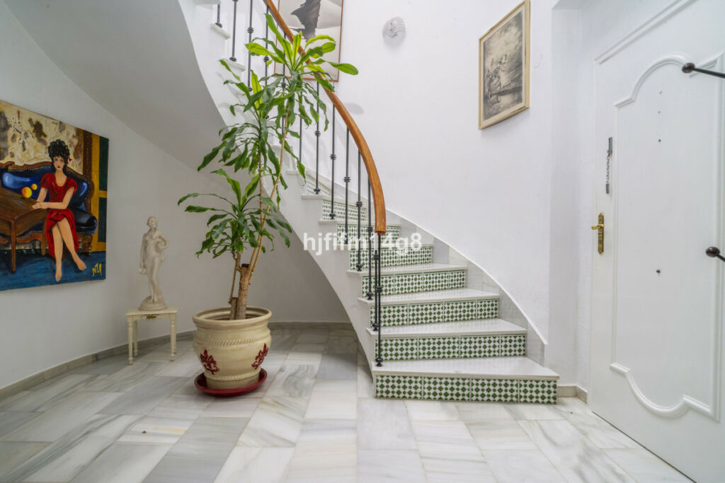 Detached Villa Nueva Andalucía Málaga - image 20