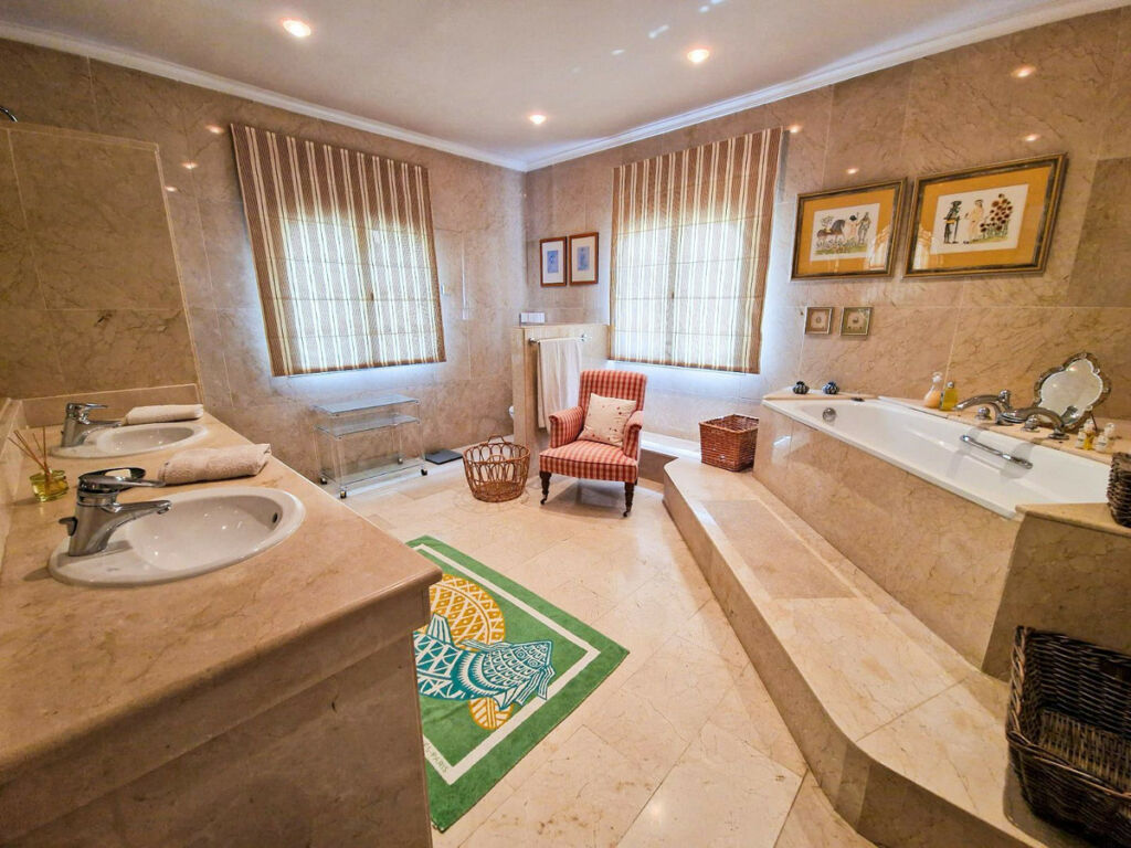Detached Villa Benahavís Málaga - image 21